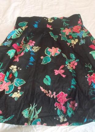 Черная с ярким цветным узором  юбка yessica