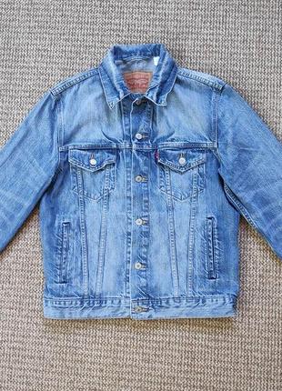 Levi's джинсовая куртка оригинал (m)