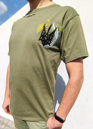 Патріотична унісекс футболка зсу хакі з ручною вишивкою