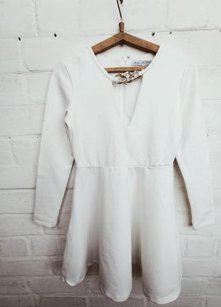 Молочное нарядное платье