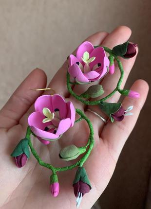 Серьги кольца с цветами. тюльпаны