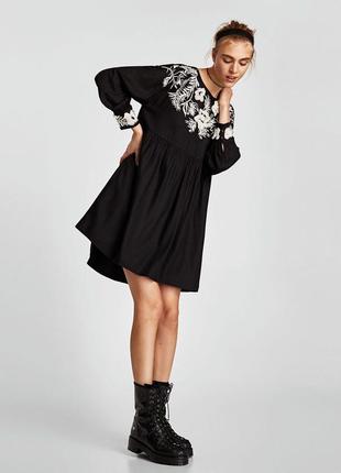 Приваблива сукня zara  чорного кольору з вишивкою