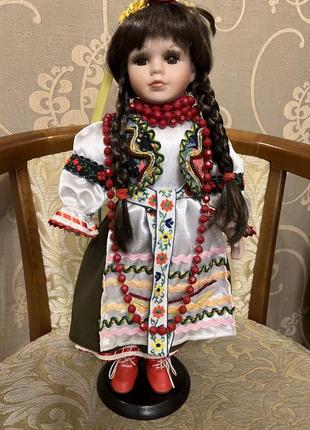 Кукла из фарфора украиночка.