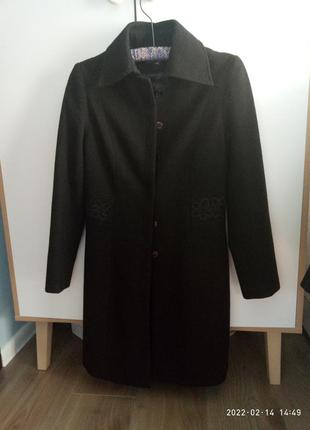 Класичне демісезон чорне пальто