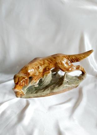 Статуэтка майолика собака на охоте с дичью керамика ссср