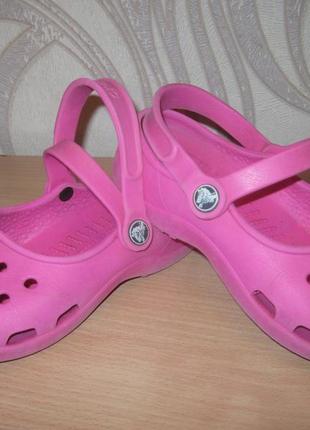 Продам кроксы для девочки фирмы crocs  33 размера .