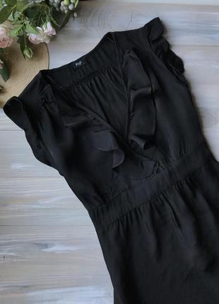 Чорне легке літнє плаття