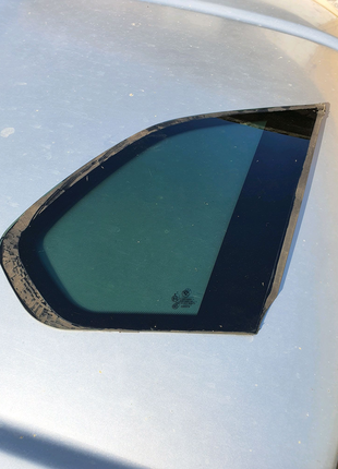 Заднее боковое стекло BMW E70 форточка