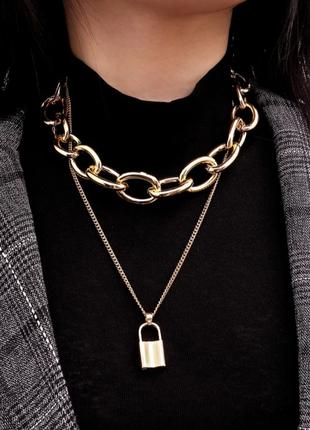 Ожерелье- цепочка с подвеской в форме замка золотистого цвета