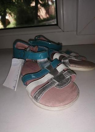 Дитяче взуття petit shoes