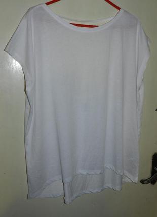 Стильная,белая футболка-блузка с удлинённой,открытой спинкой,б...