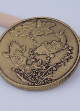 Монета сувенирная, знак зодиака "Рыбы" (цвет - золото).