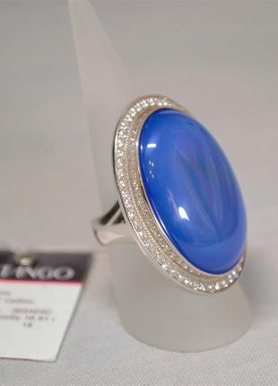 Кольцо серебряное с голубым агатом и фианитами 925 пробы.
