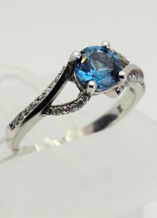 Кольцо серебряное с голубым кварцем London 925 пробы.