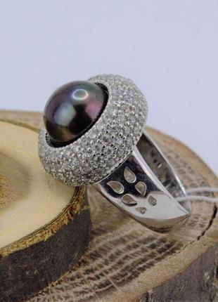 Серебряное кольцо с черным жемчугом и белыми циркониями 925 пр...