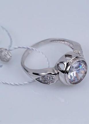 Серебряное кольцо с цирконием 925 пробы.
