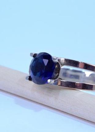 Серебряное кольцо с синим цирконием и золотыми напайками 925/3...