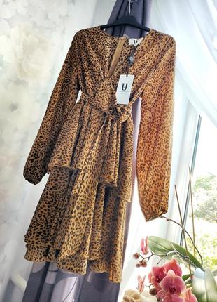 Леопардовое платье короткое длинный широкий рукав декольте тал...