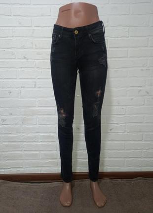 Крутые рваные женские джинсы суперстрейч
