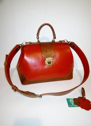 Красная сумка из итальянской натуральной кожи. сумочка в винта...
