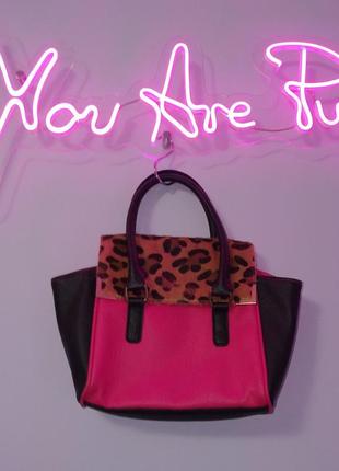 Актуальна жіноча сумка з леопардовим принтом з короткими ручками