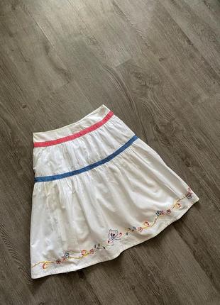 Белая юбка миди с вышивкой в цветы от miss e-vie