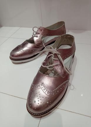 Шикарные кожаные туфли в цвете серебро