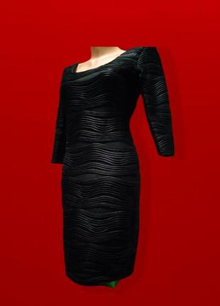 Чёрное короткое нарядное платье из фактурной ткани от британск...
