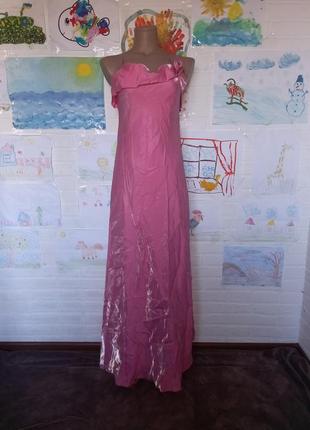 Яркое розовое длинное вечернее платье