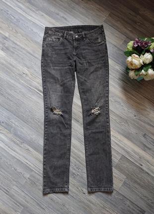 Стильні жеские сірі джинси з дірками на колінах розмір 46/48