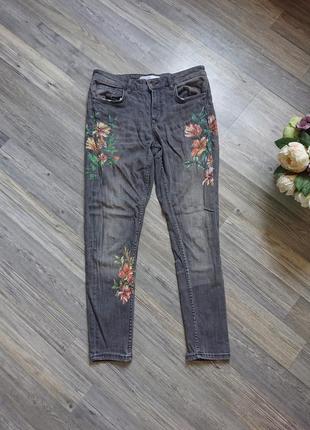 Женские серые джинсы zara с рисунком цветы джинсовые брюки шта...