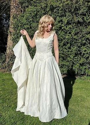 Винтажное свадебное платье с шлейфом sincerity bridal