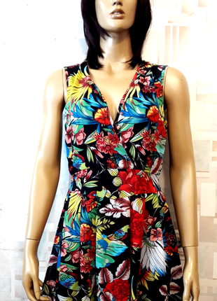Яркое шифоновое платье в цветы и птицы на запах от mela london