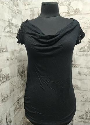 Черная футболка блуза с вставкой кружева на спинке