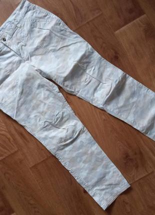 Стильные штаны защитный принт gap размер 48
