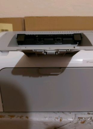 Продам лазерный принтер HP p1102 НОВЫЙ