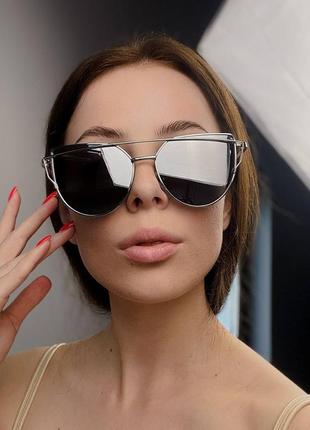 Женские солнцезащитные очки серебряные с зеркальными линзами в...
