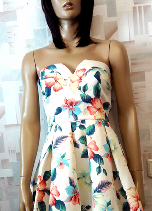 Красивое фактурное платье в цветы от ax paris