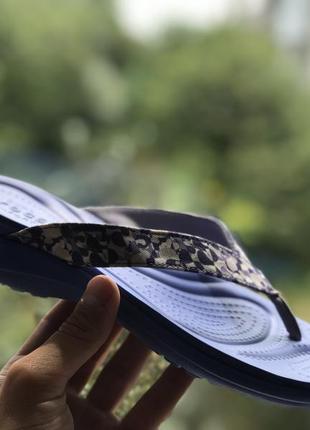 Crocs dual comfort вьетнамки