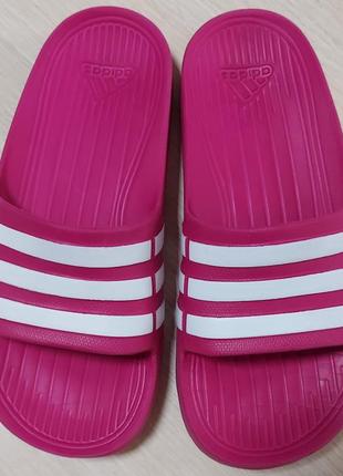 Детские розовые сланцы шлепанцы adidas duramo slide