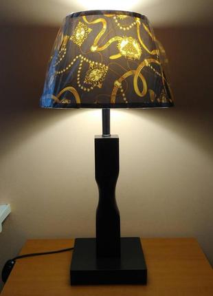 Висока настільна лампа світильник з абажуром