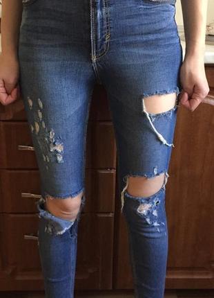 Рваные джинсы zara trafaluc denimwear с высокой талией