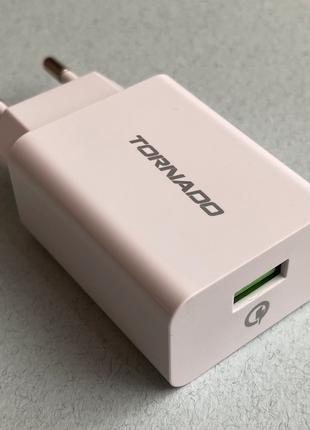 Быстрая мощная зарядка TORNADO TD-15 QC 3.0 белая 18W USB