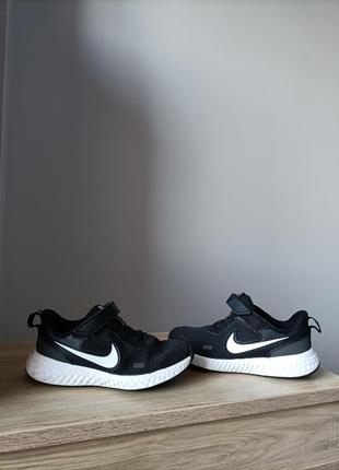 Nike взуття revolution