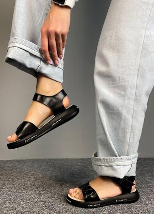 Жіночі шкіряні сандалі чорні на чорній підошві з натуральної ш...