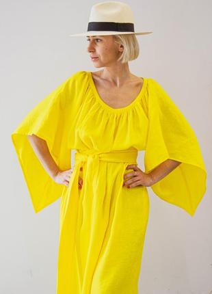 Желтое платье оверсайз с широкими рукавами из натурального льн...