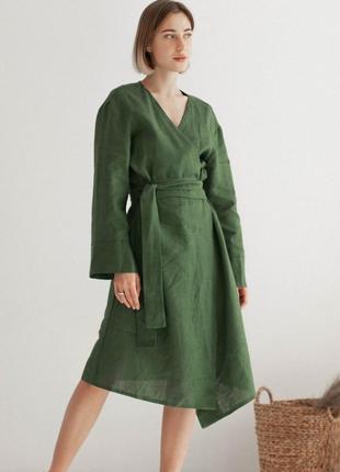 Зеленое платье кимоно на запах с поясом из натурального льна