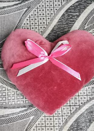 Розовая подушка сердечко маленькое
