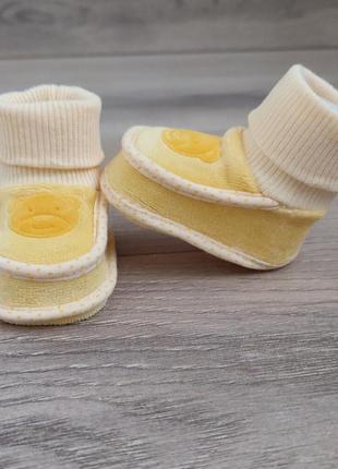 Велюровые пинетки носочки для новорожденных малышей