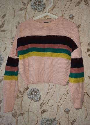 Вязаный розовый свитер в разноцветную полоску